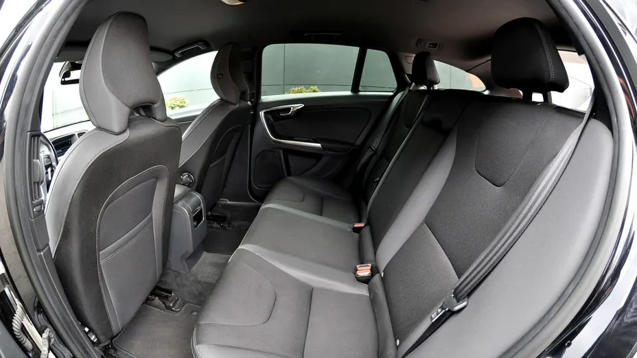 VOLVO V60 -