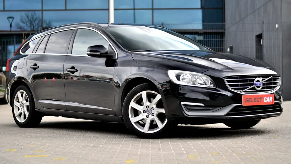 VOLVO V60 -