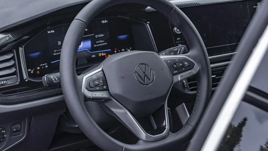 VOLKSWAGEN Polo -