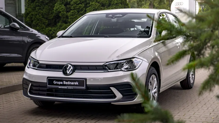 VOLKSWAGEN Polo -
