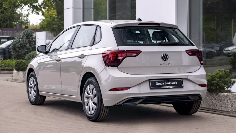 VOLKSWAGEN Polo -