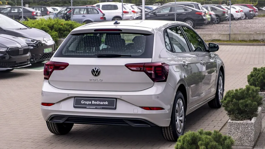 VOLKSWAGEN Polo -
