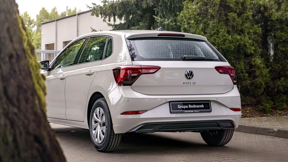 VOLKSWAGEN Polo -