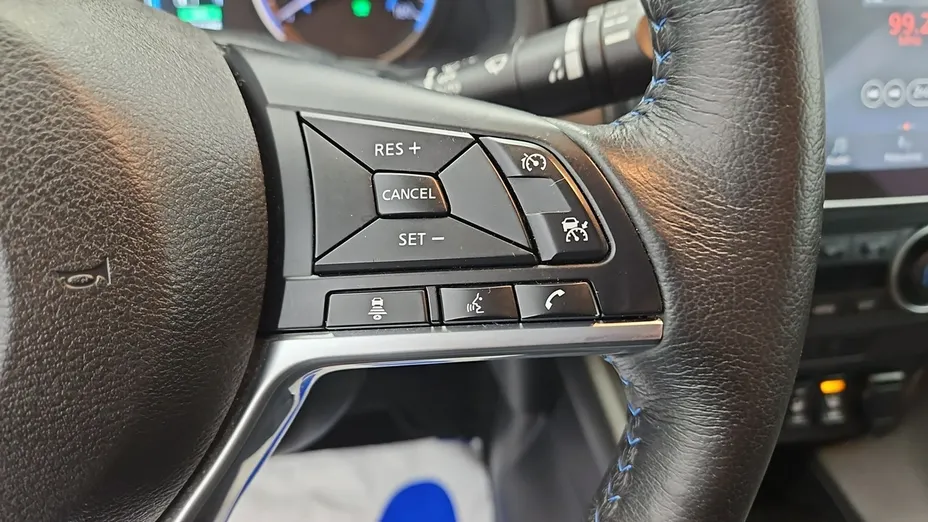 NISSAN Leaf -
