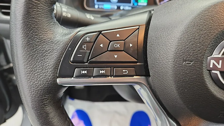 NISSAN Leaf -