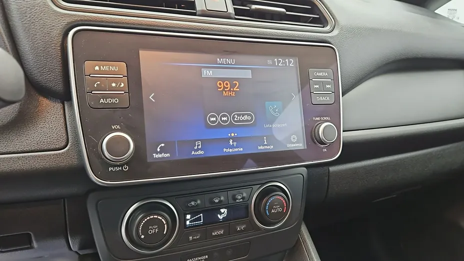 NISSAN Leaf -
