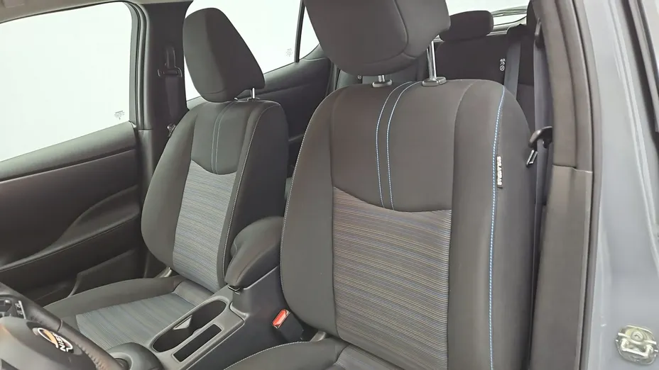 NISSAN Leaf -