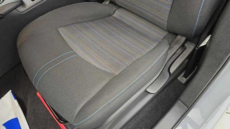 NISSAN Leaf -