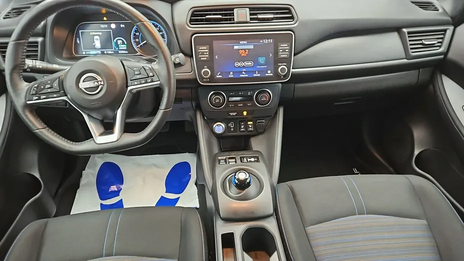NISSAN Leaf -
