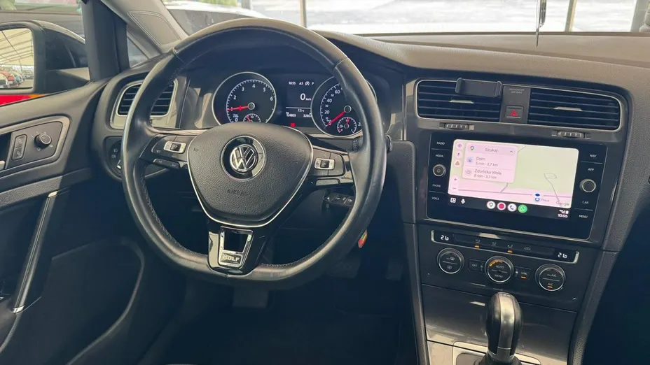 VOLKSWAGEN Golf -