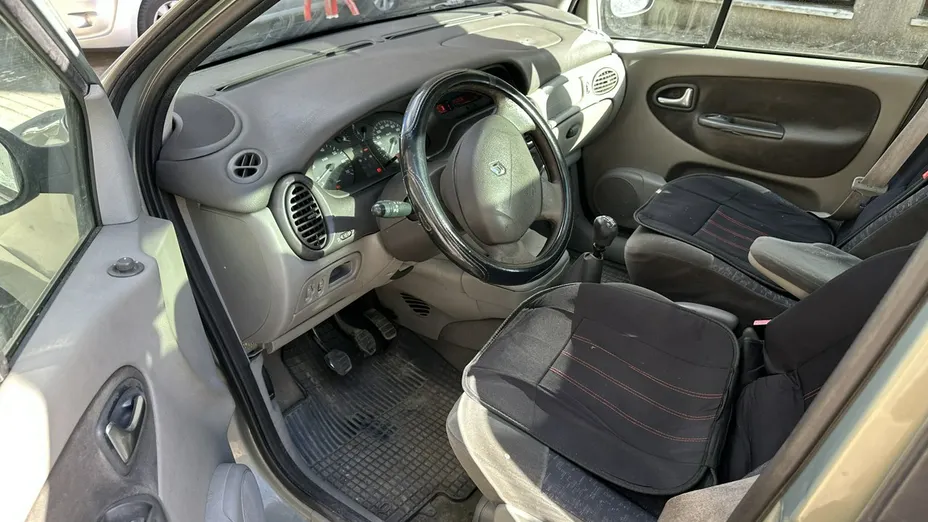 RENAULT Scenic -