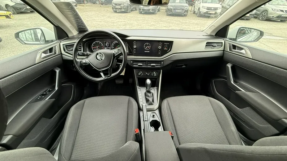 VOLKSWAGEN Polo -