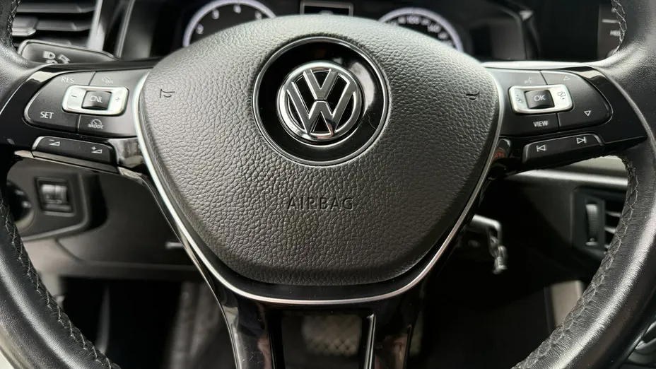 VOLKSWAGEN Polo -