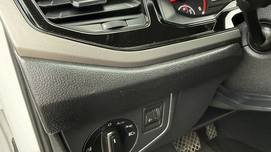 VOLKSWAGEN Polo -