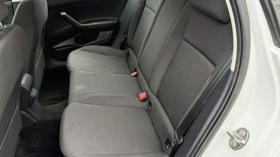 VOLKSWAGEN Polo -