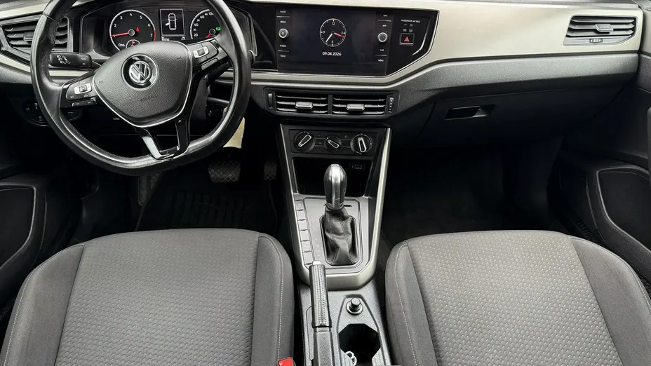 VOLKSWAGEN Polo -