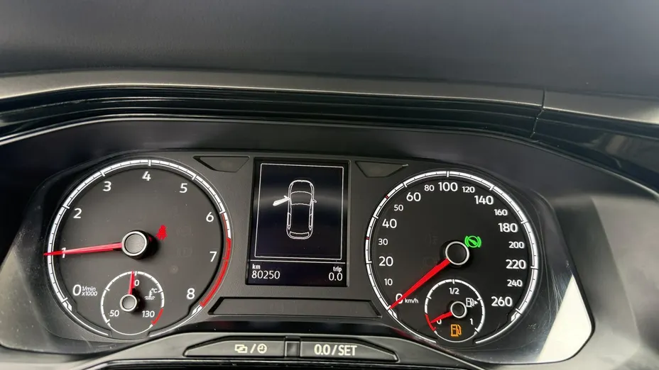 VOLKSWAGEN Polo -
