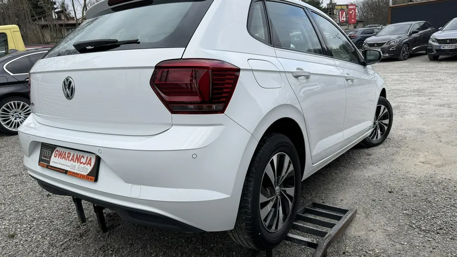 VOLKSWAGEN Polo -