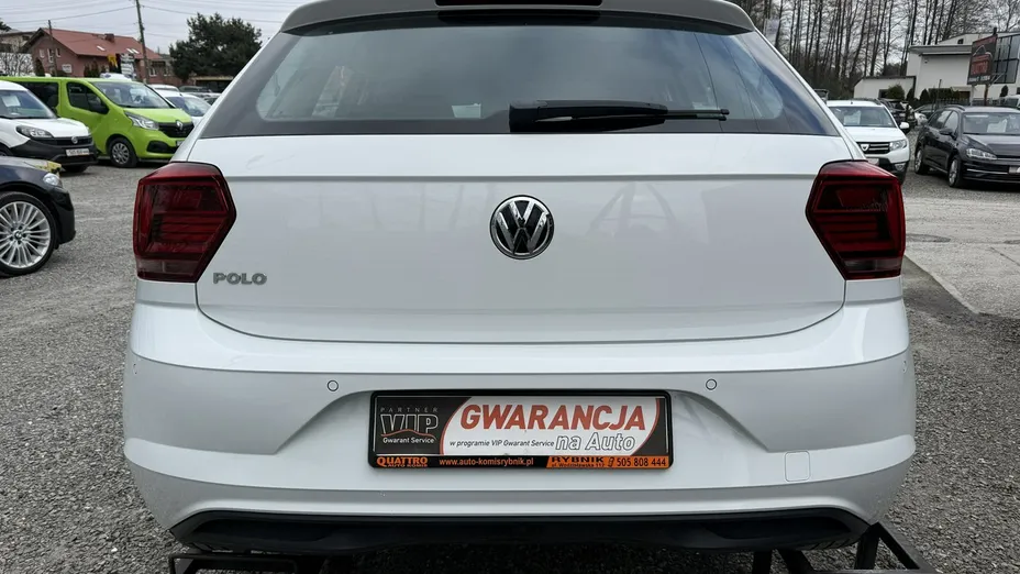 VOLKSWAGEN Polo -