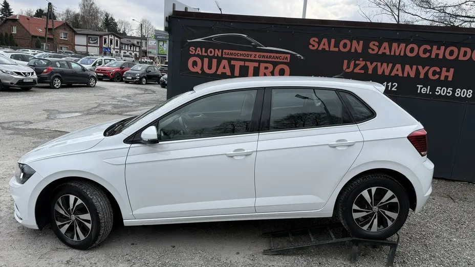 VOLKSWAGEN Polo -