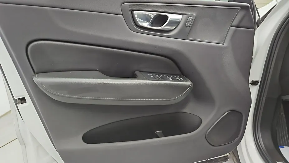 VOLVO XC60 -