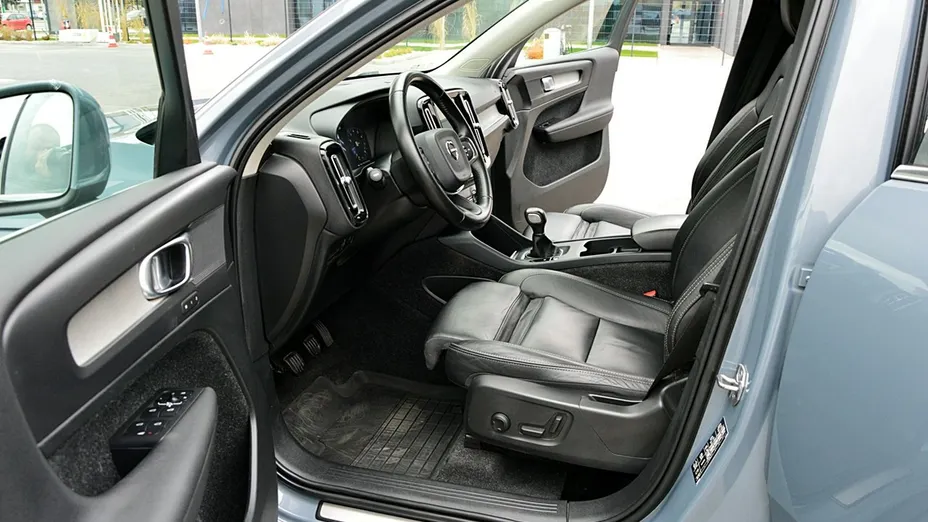 VOLVO XC40 -