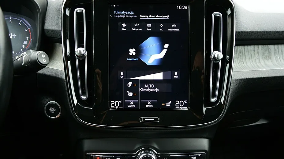VOLVO XC40 -
