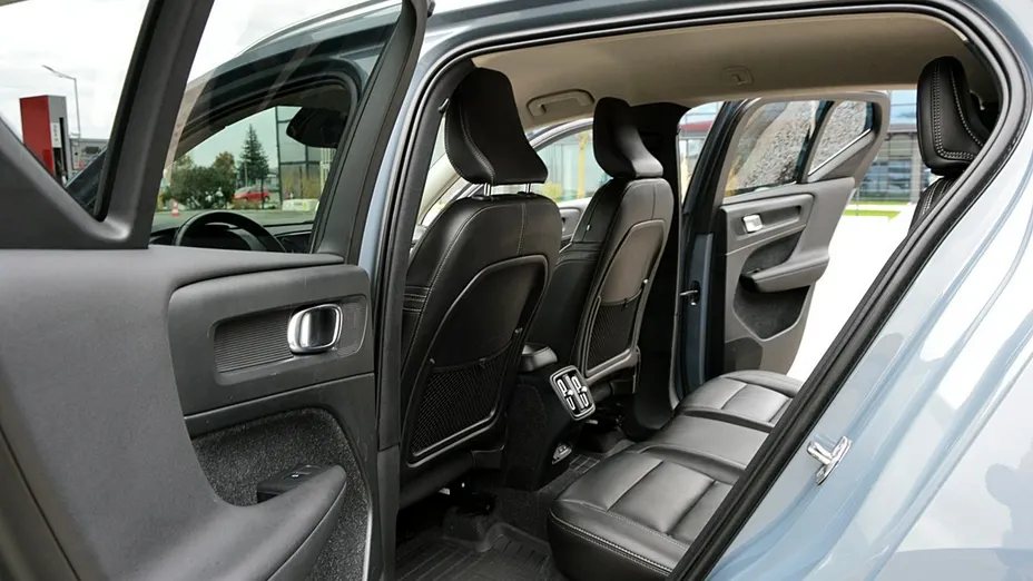 VOLVO XC40 -