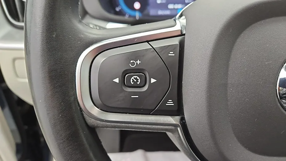 VOLVO XC60 -