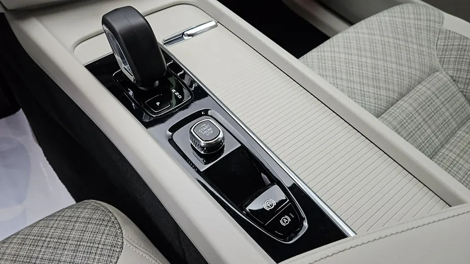VOLVO XC60 -