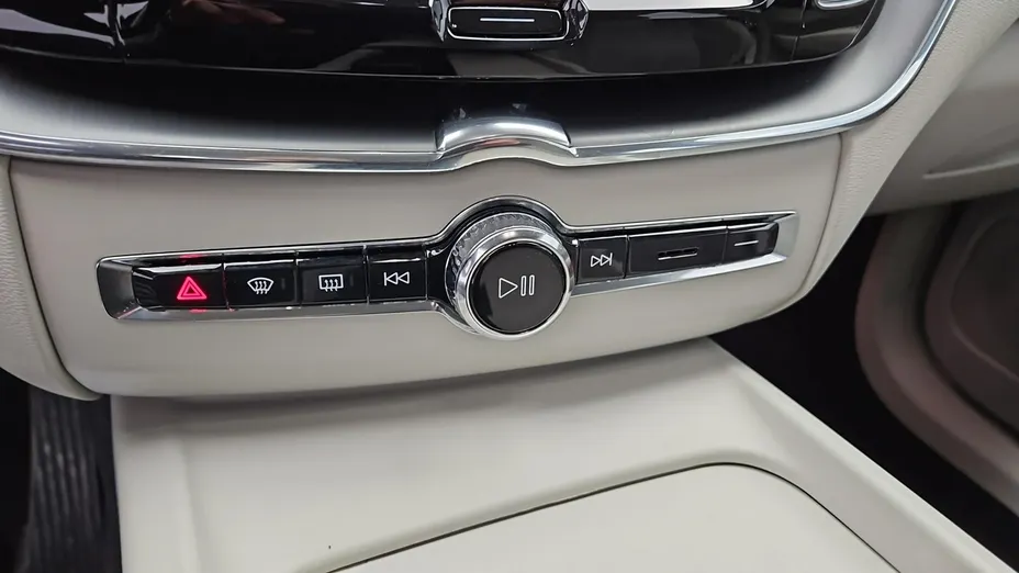 VOLVO XC60 -