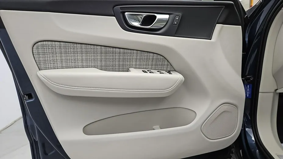 VOLVO XC60 -