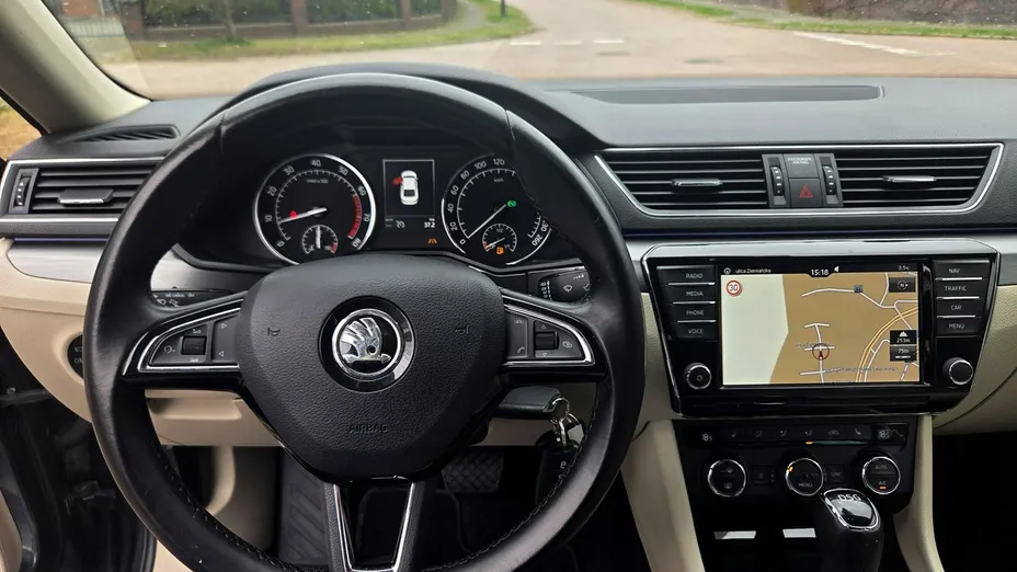 SKODA Superb -