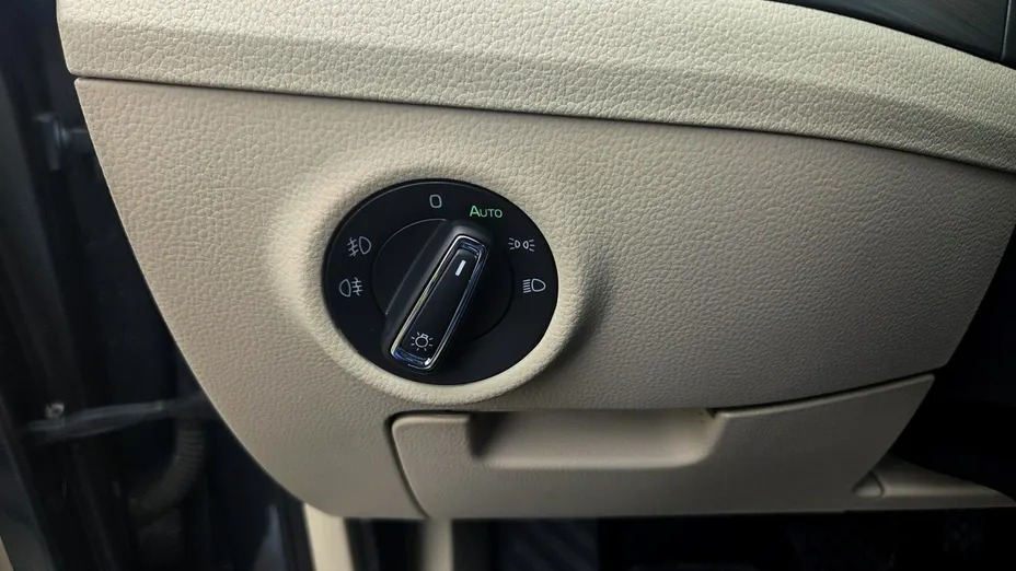 SKODA Superb -
