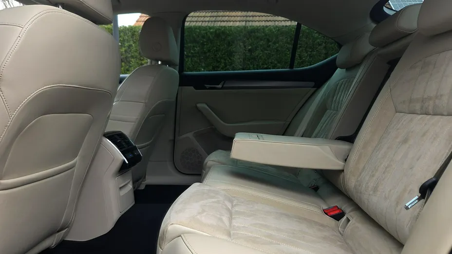 SKODA Superb -