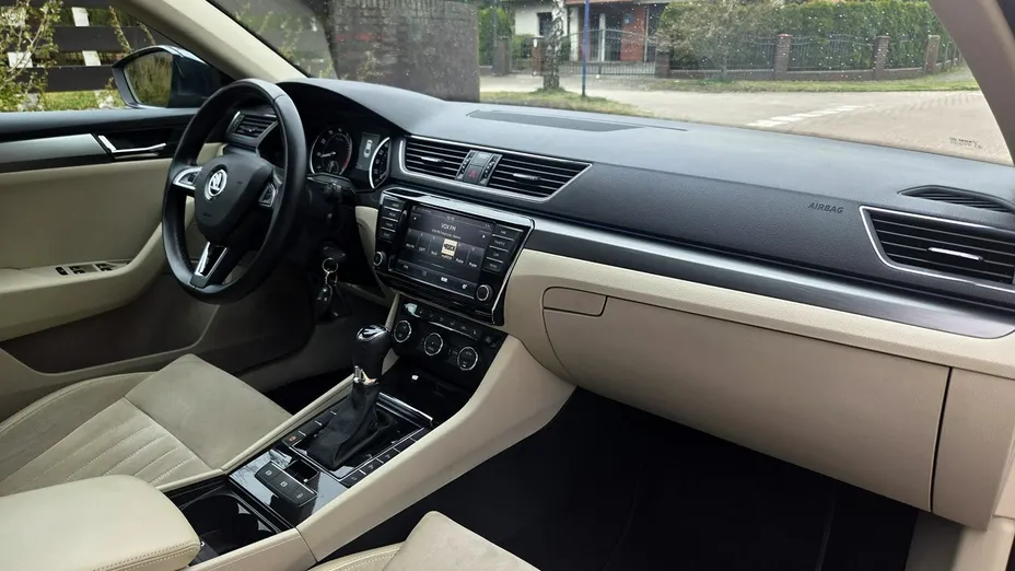 SKODA Superb -