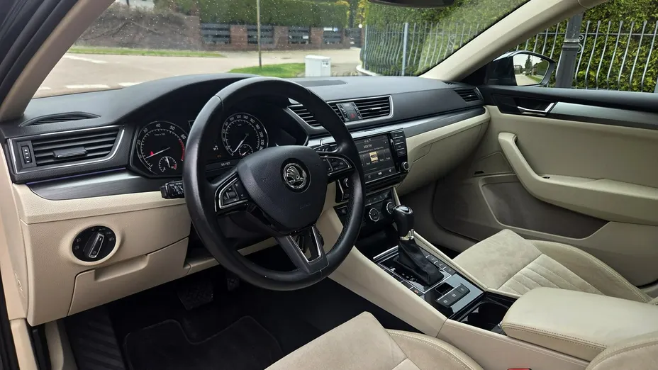 SKODA Superb -