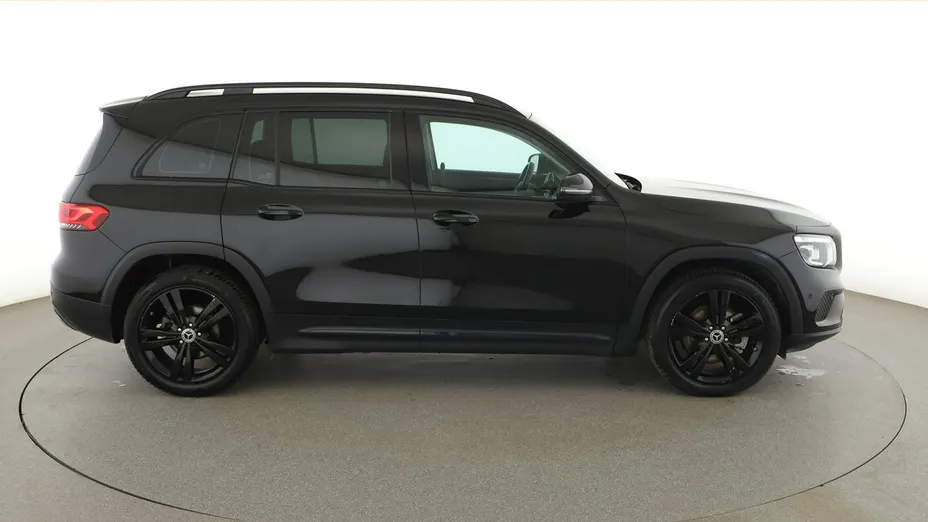 MERCEDES-BENZ GLB -