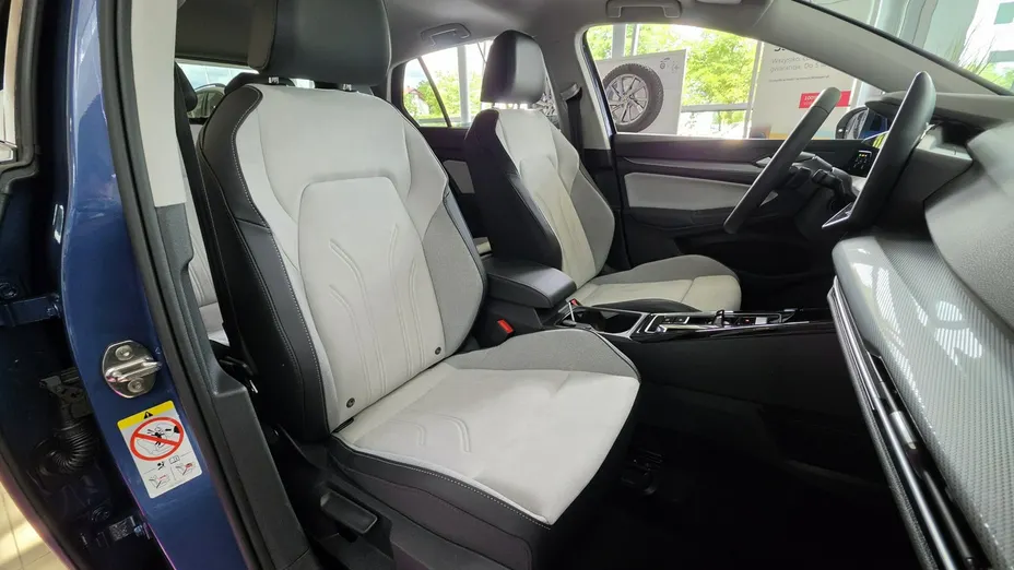 VOLKSWAGEN Golf -
