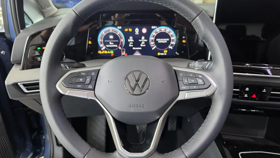 VOLKSWAGEN Golf -