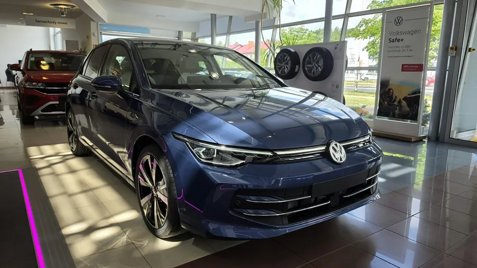 VOLKSWAGEN Golf -