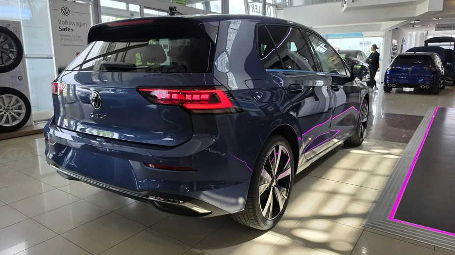 VOLKSWAGEN Golf -