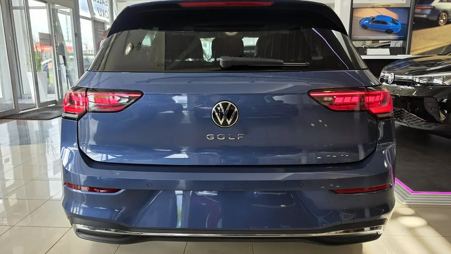 VOLKSWAGEN Golf -