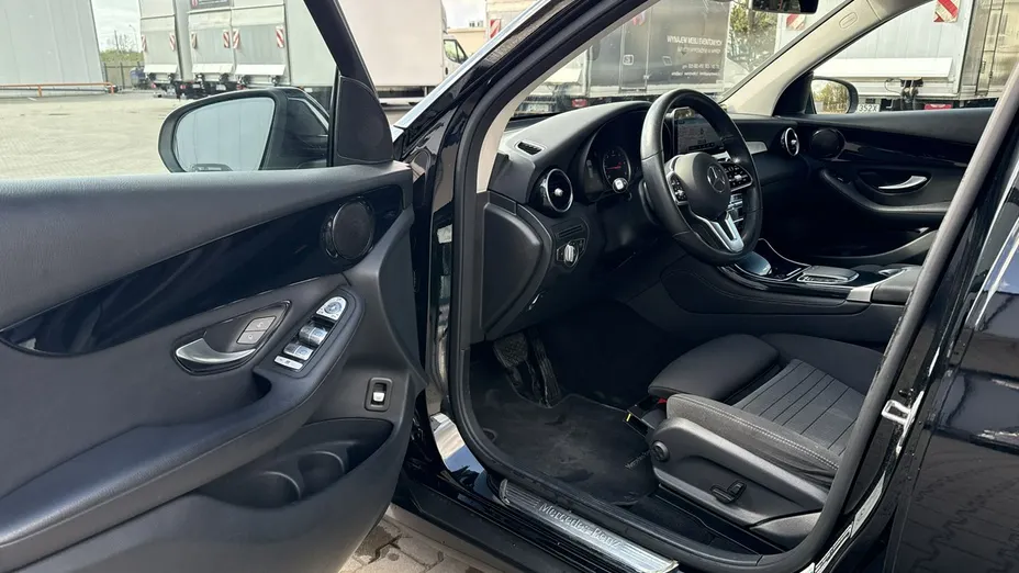 MERCEDES-BENZ GLC -