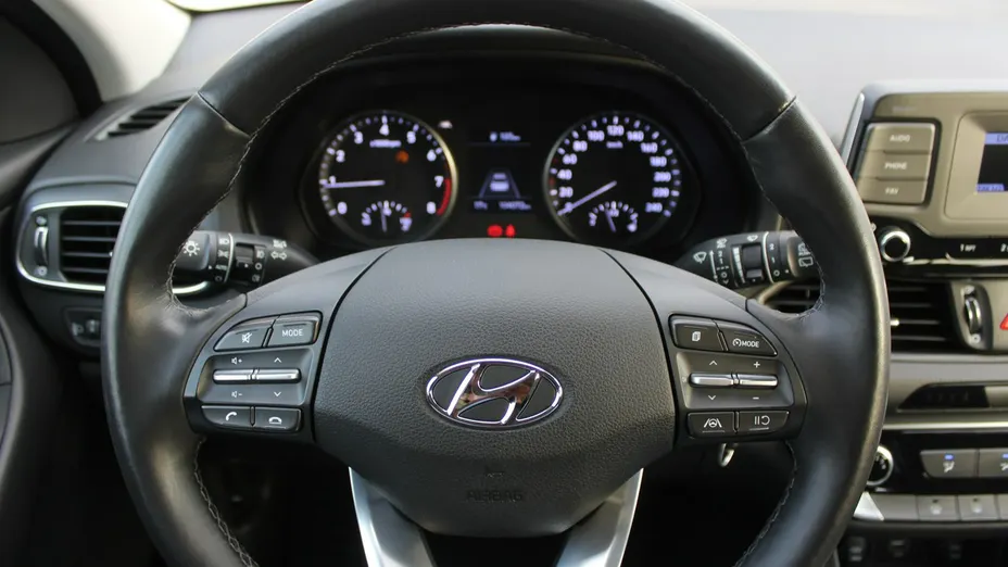 HYUNDAI i30 -