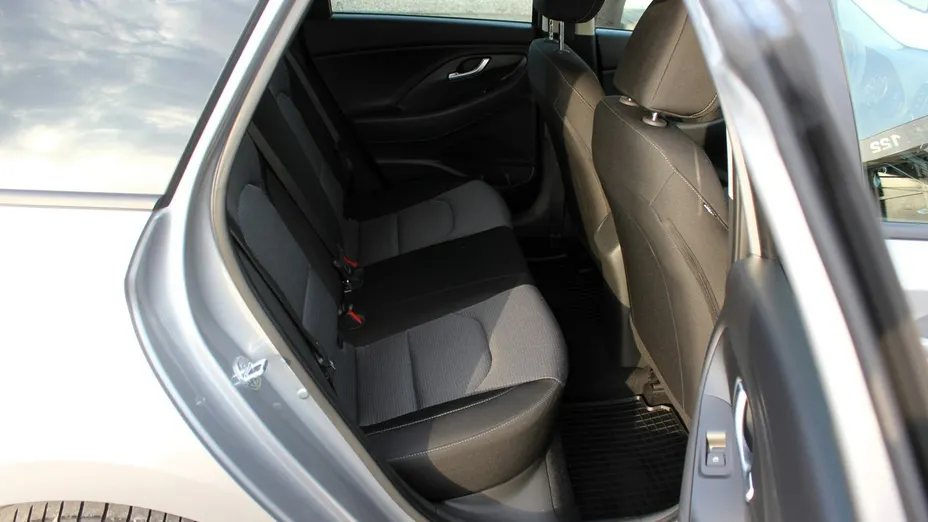 HYUNDAI i30 -