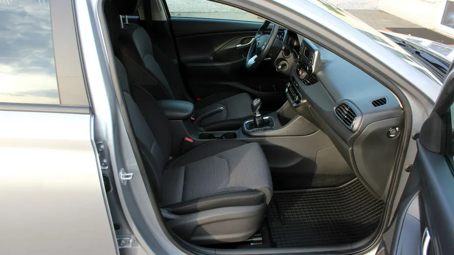 HYUNDAI i30 -