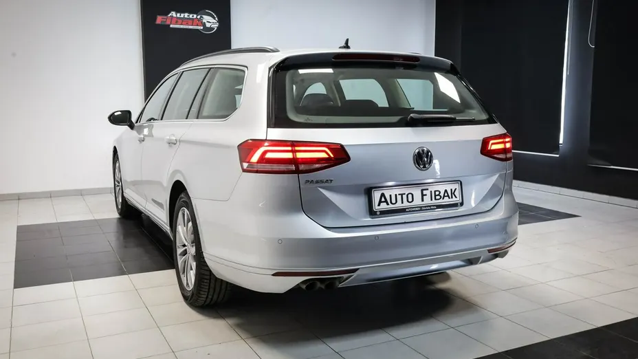 VOLKSWAGEN Passat -