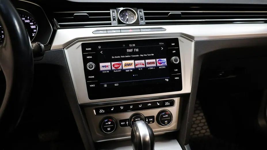 VOLKSWAGEN Passat -