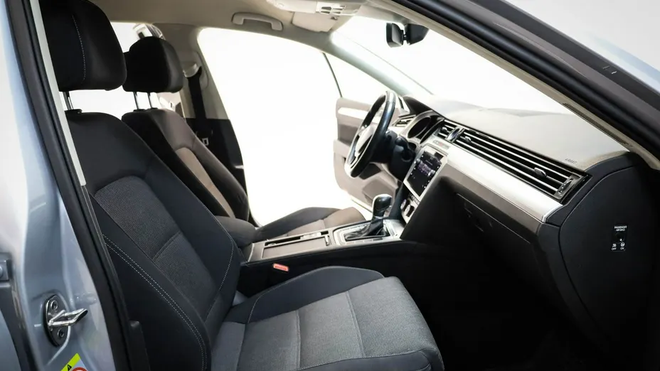 VOLKSWAGEN Passat -